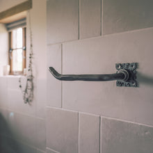 Load image into Gallery viewer, Vintage toilet roll holder
