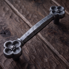 Load image into Gallery viewer, Gothic Cabinet Handle – Quatrefoil Design, 110mm Centres
