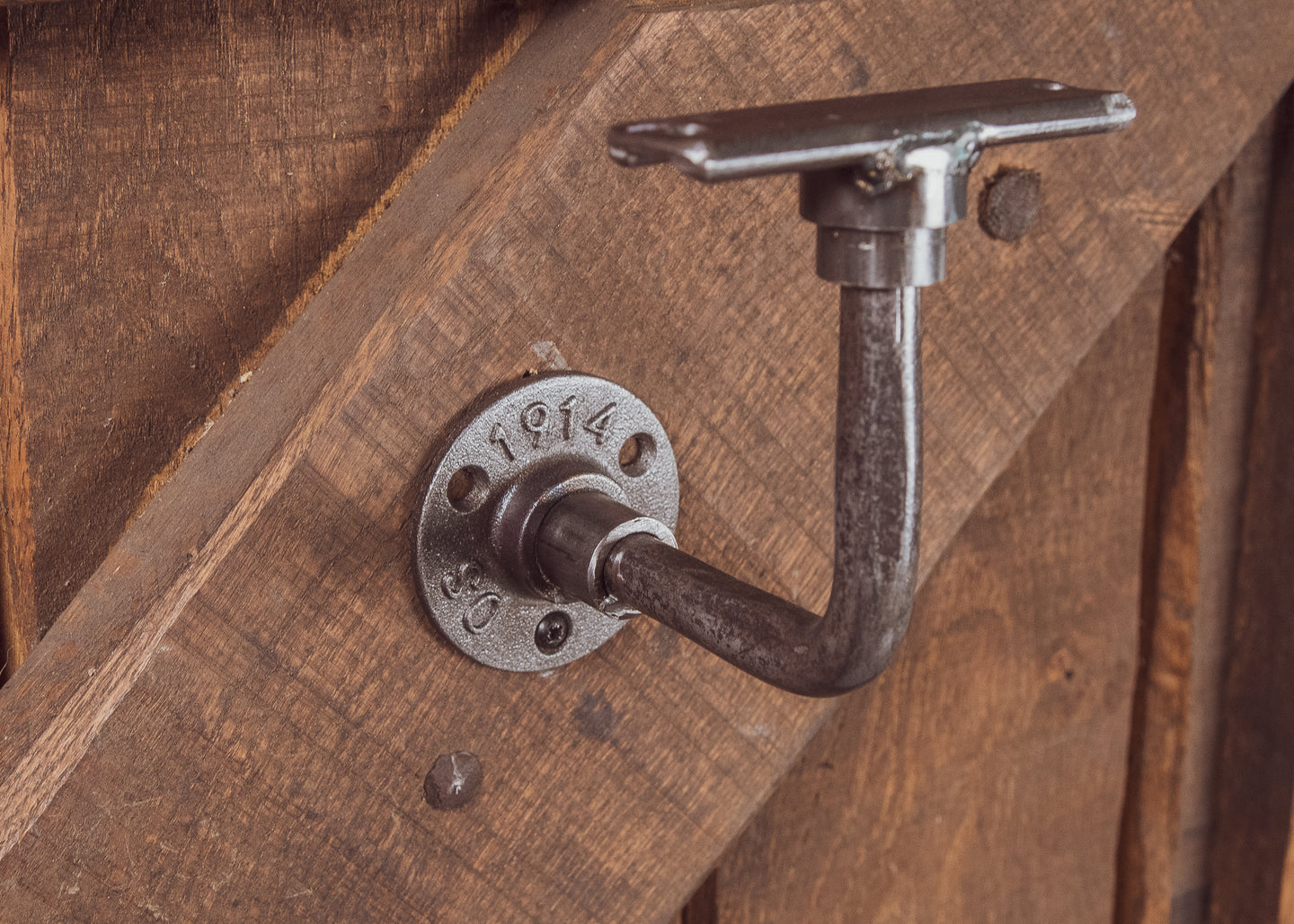 Industrial style wrought iron bracket for handrails & shelfs