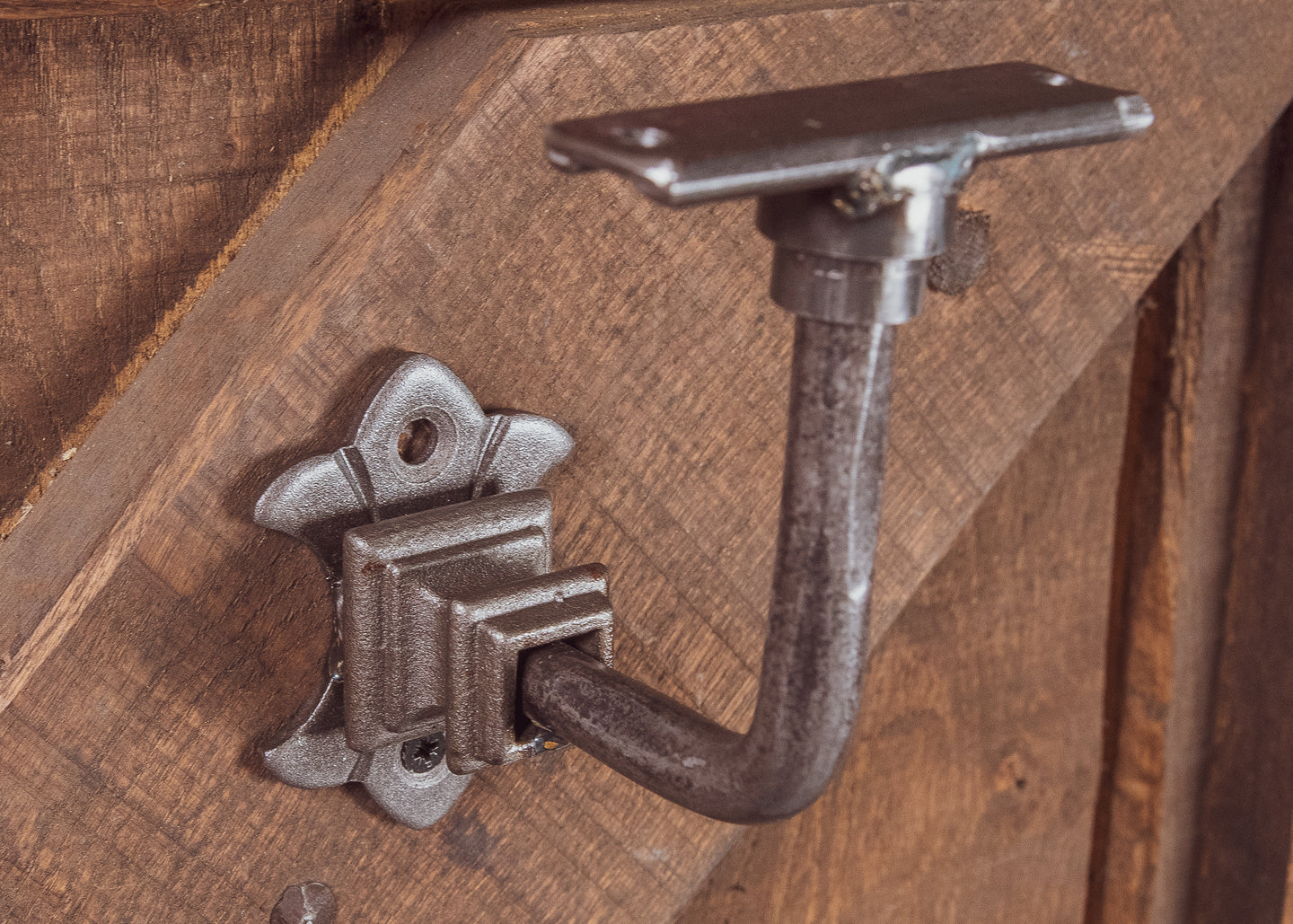 Industrial style steel bracket for handrails & shelfs