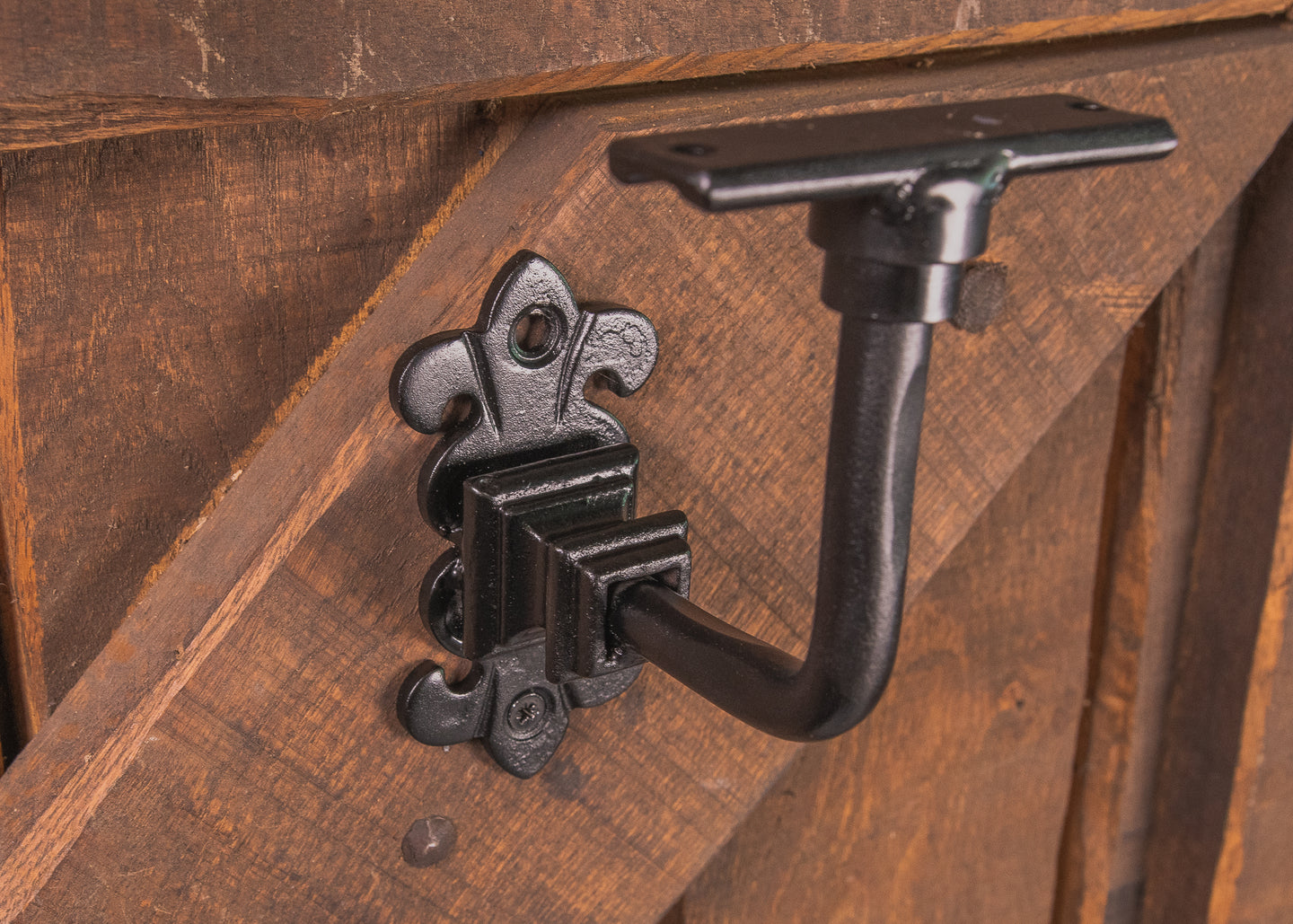 Cast iron black bracket for handrails & shelfs