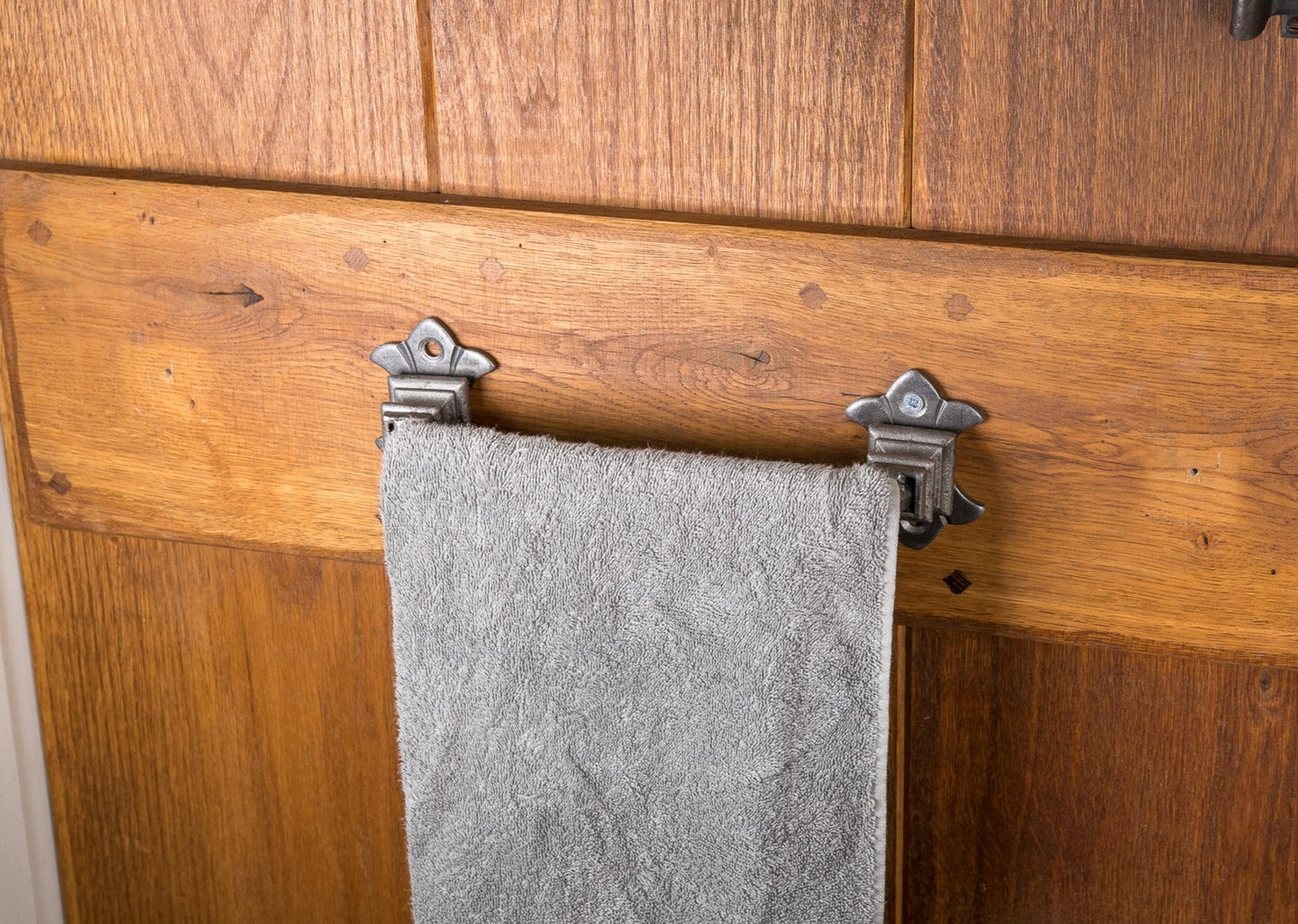 Gothic towel rail