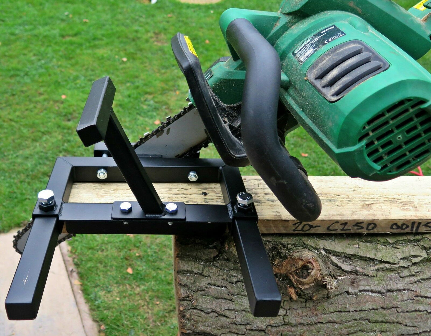 Vertical chainsaw mill Portable attachment to make Timber planks